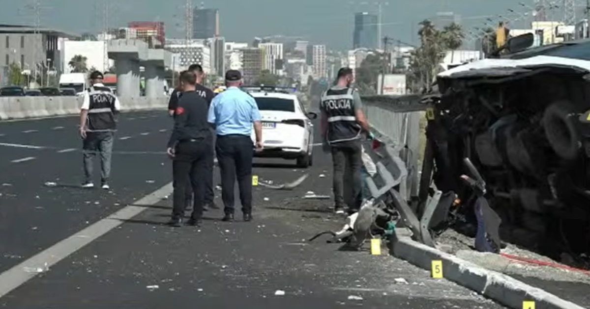 Aksidenti në autostradën Durrës Tiranë  policia del me njoftim zyrtar  Një i vdekur dhe 12 të plagosur