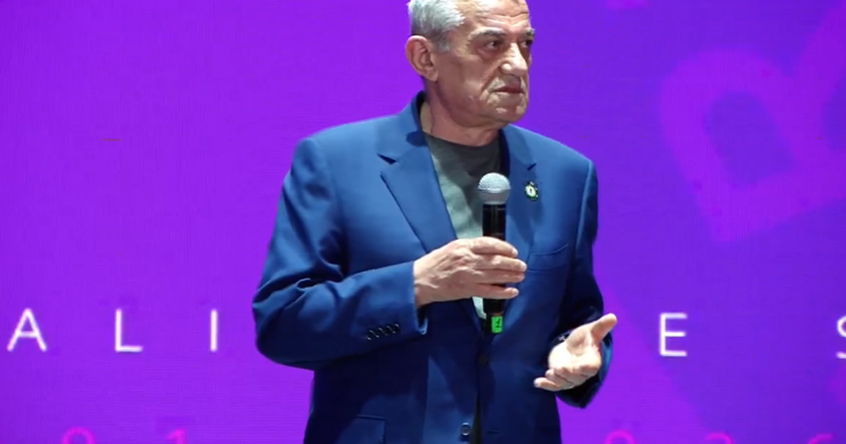 Gramoz Ruçi merr certifikatë në 35 vjetorin e themelimit të PS dhe iu lë  amanetet  socialistëve