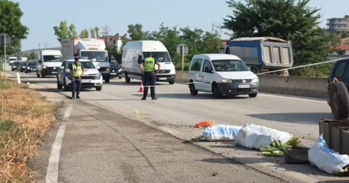 Aksident i rëndë në aksin Rrogozhinë Lushnjë  furgoni përplaset me mjetin bujqësor  një i plagosur rëndë