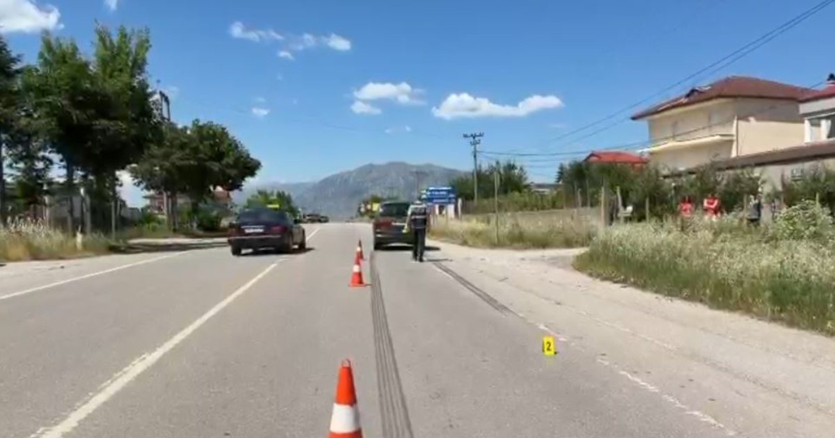 Aksident në rrugën Korçë Devoll  Vetura përplas biçikletën  plagoset drejtuesi   Foto 