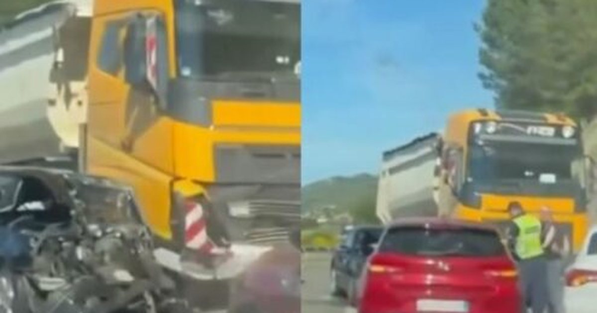 Makina përplaset me kamionin në Peqin  plagoset shoferja dhe një fëmijë