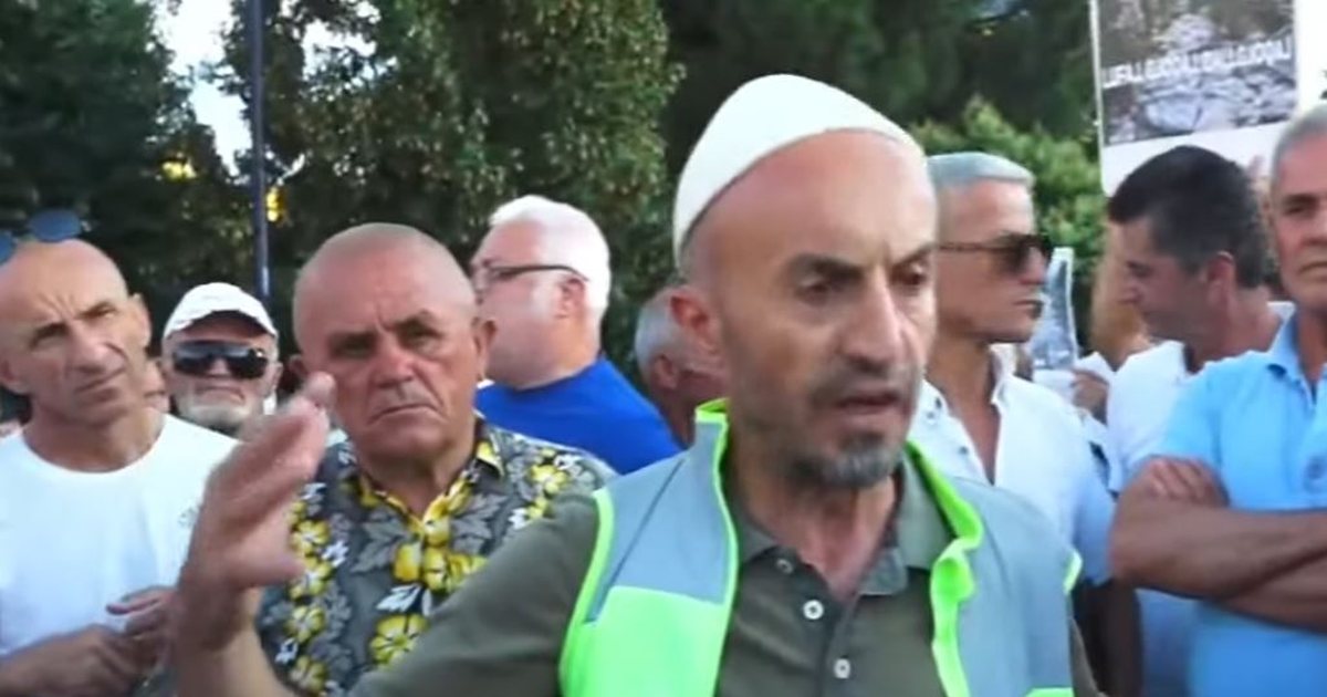  Janë infiltruar grupe serbe  greke dhe turke  do iu nxjerrim emrat   incidenti me flamurin izraelit  Arben Kola  Nuk e zhbëjnë dot revoltën tonë 
