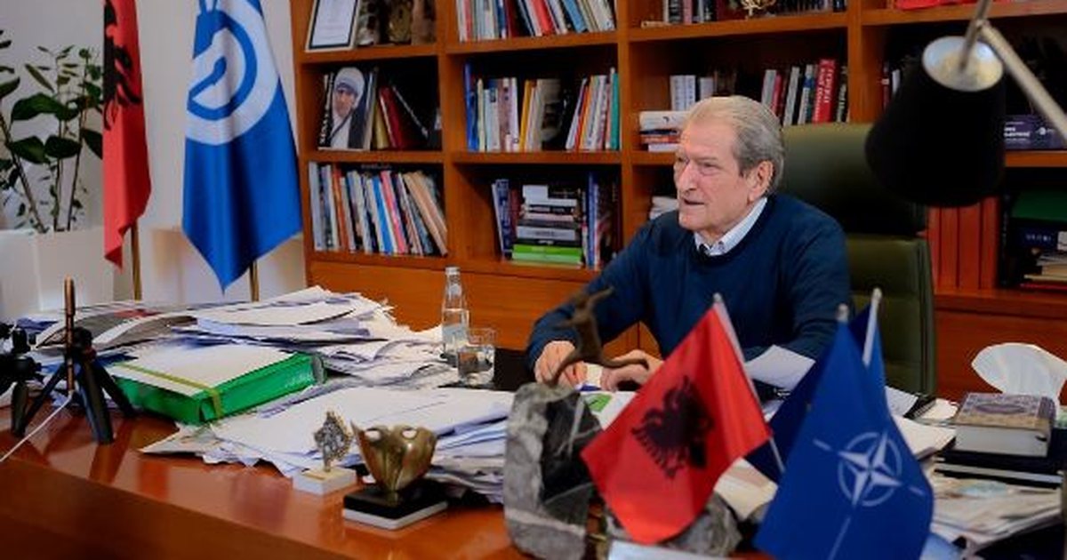 Lapaj u ftua të jetë në protestën e PD   Berisha thirrje qytetarëve për revoltë në 22 Dhjetor  Nuk do ndalemi