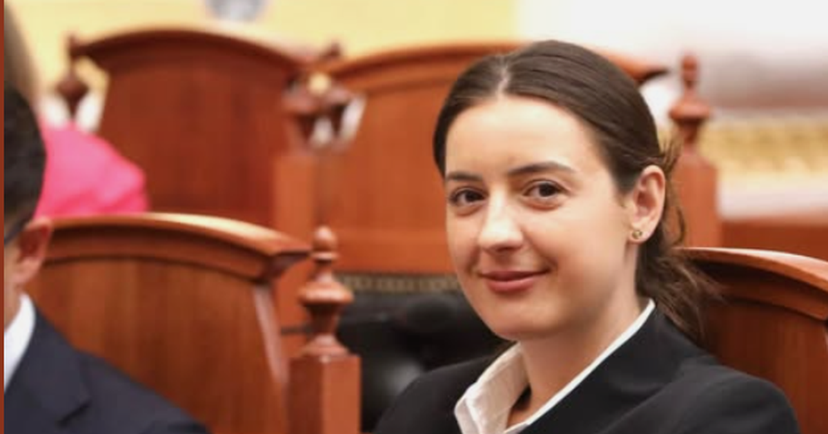  Lërini njerëzit të pinë rehat kafe    Zegjine Çaushi e shqetësuar  Shqipërinë po e rrezikojnë komentet në rrjetet sociale