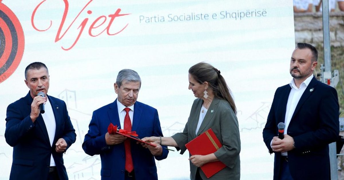 Tërmet Peçi nuk tërhiqet pas  kërcënimeve  të Ramës  thumbon Mirela Kumbaron dhe Flamur Golemin në festën e PS së në Gjirokastër
