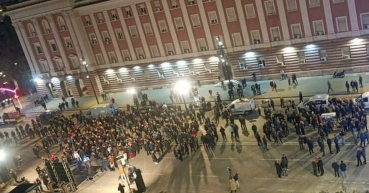 Balla ironizon foltoren e PD së  Si mos më keq dasma këtë javë  ishte dhe 8 Dhjetori