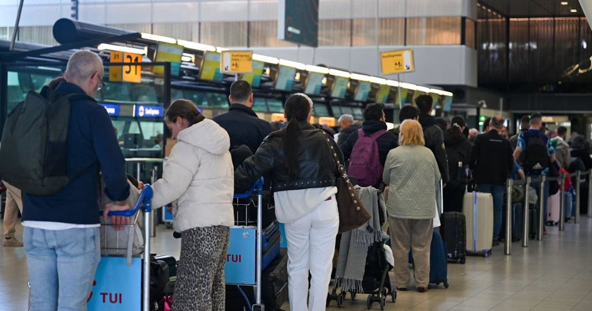 Sistemi i ri i autorizimit online shtyhet pas kaosit në kufijtë e BE së 