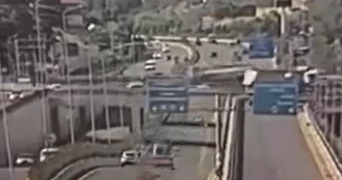 Publikohet VIDEO tronditëse e aksidentetit tek TEG u  Betonierja me shpejtësi skëterrë merr para  Audin  dhe bie në nënkalim