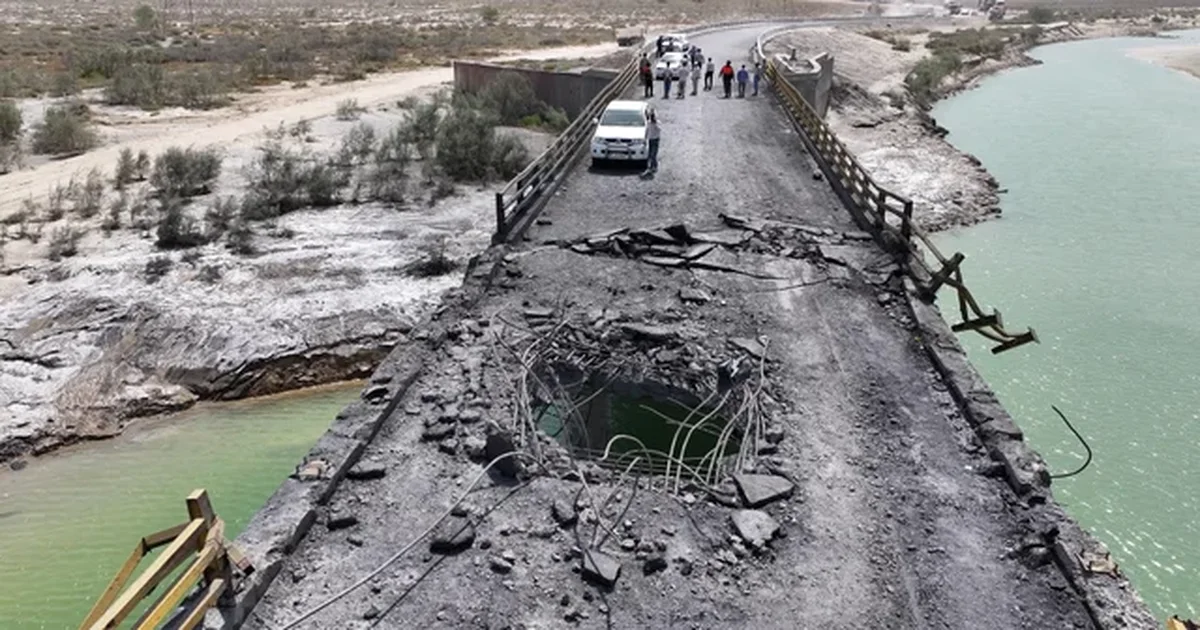 Irani godet bazën amerikane në Bahrein dhe ndalon katër anije në Hormuz  SHBA kundërpërgjigjet me sulme ajrore