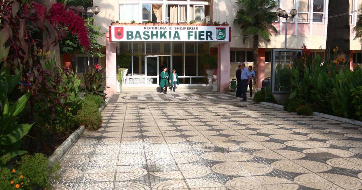 prokuroria-e-fierit-mbyll-hetimet-dhe-con-ne-gjyq-tre-drejtoret-e-bashkise