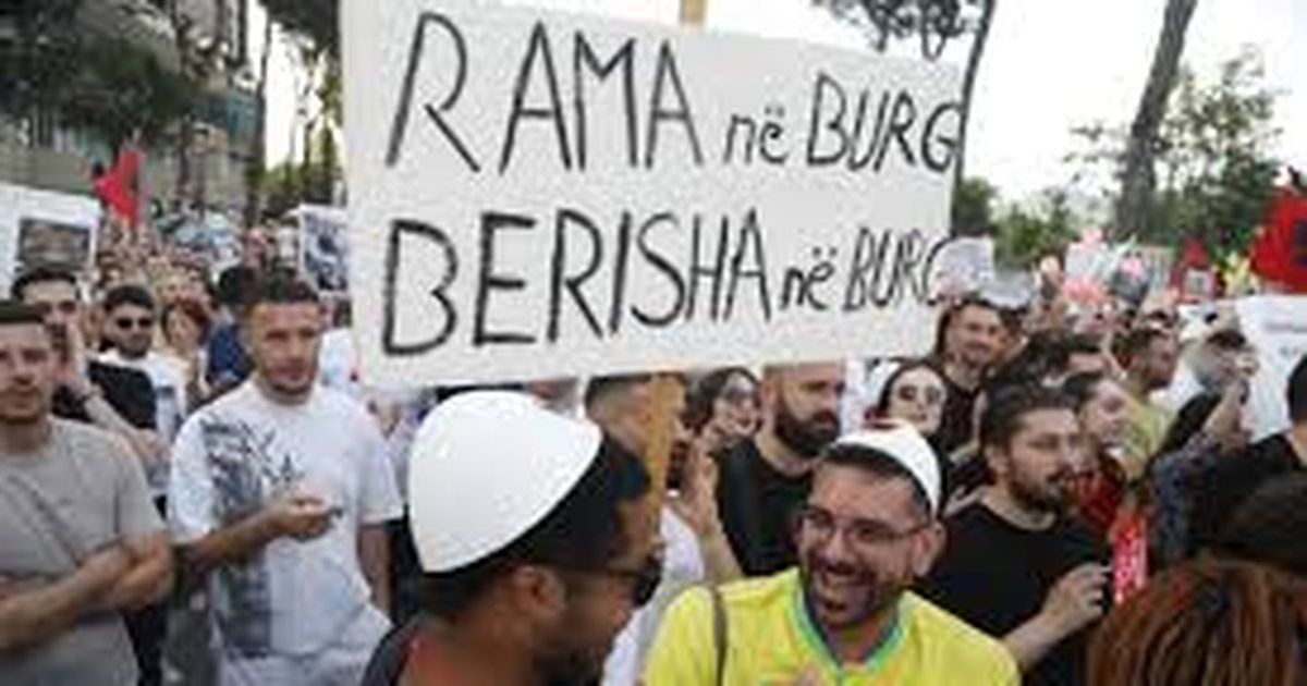 Protesta  retorikë por pse jo dialog 