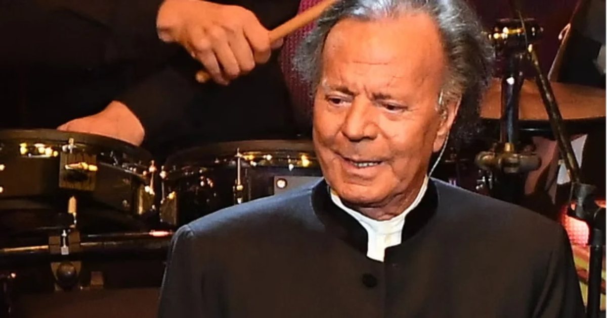 Julio Iglesias akuzohet për sulm seksual kur ishte 77 vjeç  zbulohen mesazhet  A të pëlqejnë treshet 
