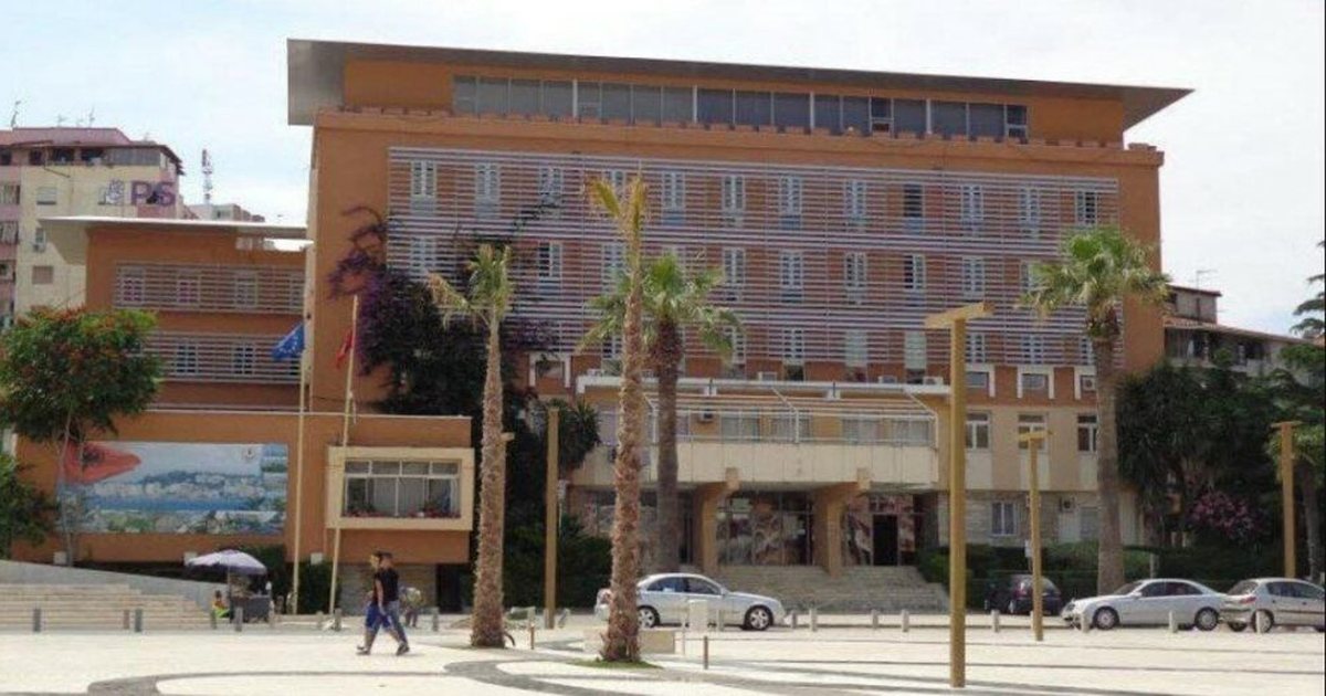aksioni-ne-kadastren-e-durresit-per-tjetersim-pronash-sekuestrohen-pronat-e-perfituara-me-falsifikim