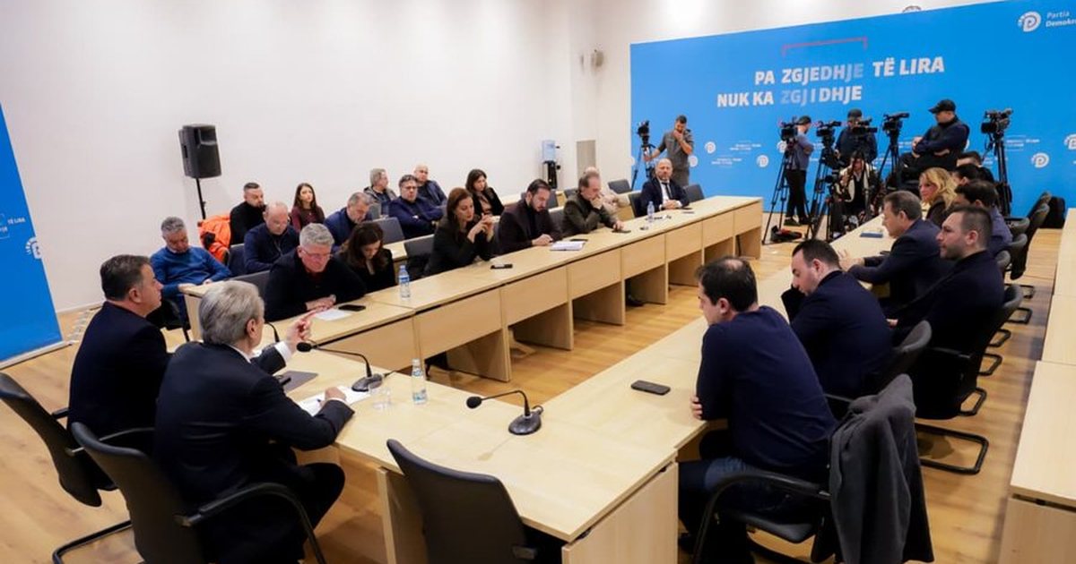 me-kete-qe-po-ben-ti-je-duke-bashkepunuar-me-ata-perplasje-mes-salianjit-dhe-nokes-ne-mbledhjen-e-kryesise-se-pd