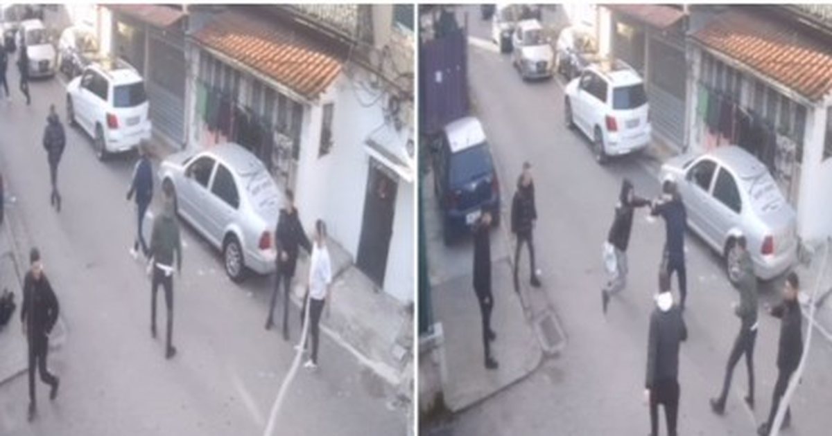  Eja pas mësimit  sqarohemi    gjimnazistët zihen me grushte dhe nxjerrin thikat në Vaun e Dejës  ndërhyrja e kalimtares parandalon ngjarjen e rëndë  VIDEO 