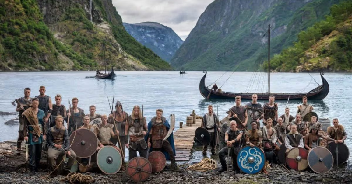 Norvegjia në Botëror e veshur si vikingë  fotografia e Haaland dhe të tjerëve pa ndihmën e AI bwhet virale
