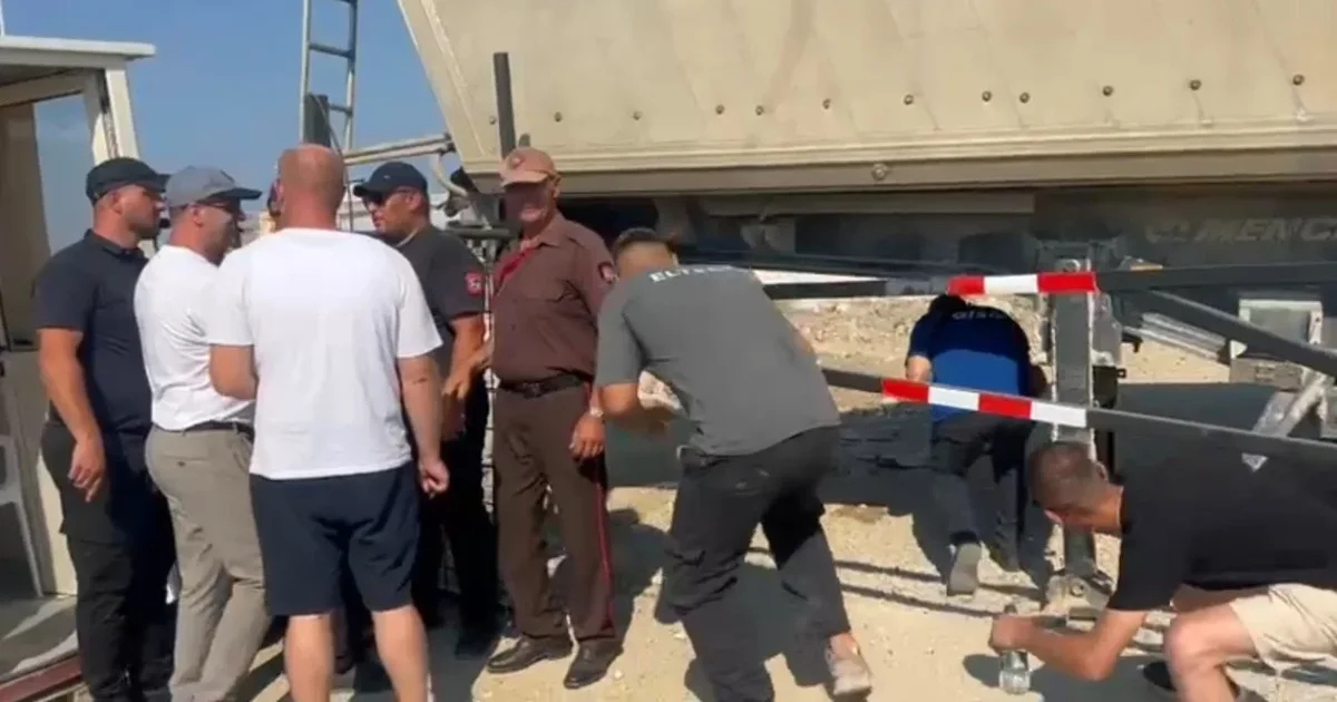Sërish tensione në Aeroportin e Vlorës  bllokohen hyrjet e kantierit