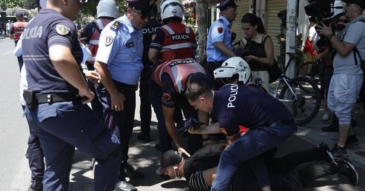 Protesta para Kuvendit  Gjykata lë në arrest shtëpie 2 protestues  ja masa për të tjerët