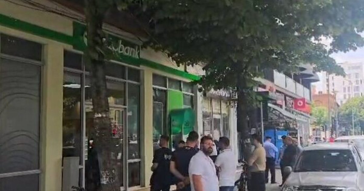 isha-ne-banje-kur-ndodhi-grabitja-e-arkes-se-bankes-u-vodhen-60-mije-euro-nga-otp-bank-dyshime-se-skifteri-bashkepunoi-me