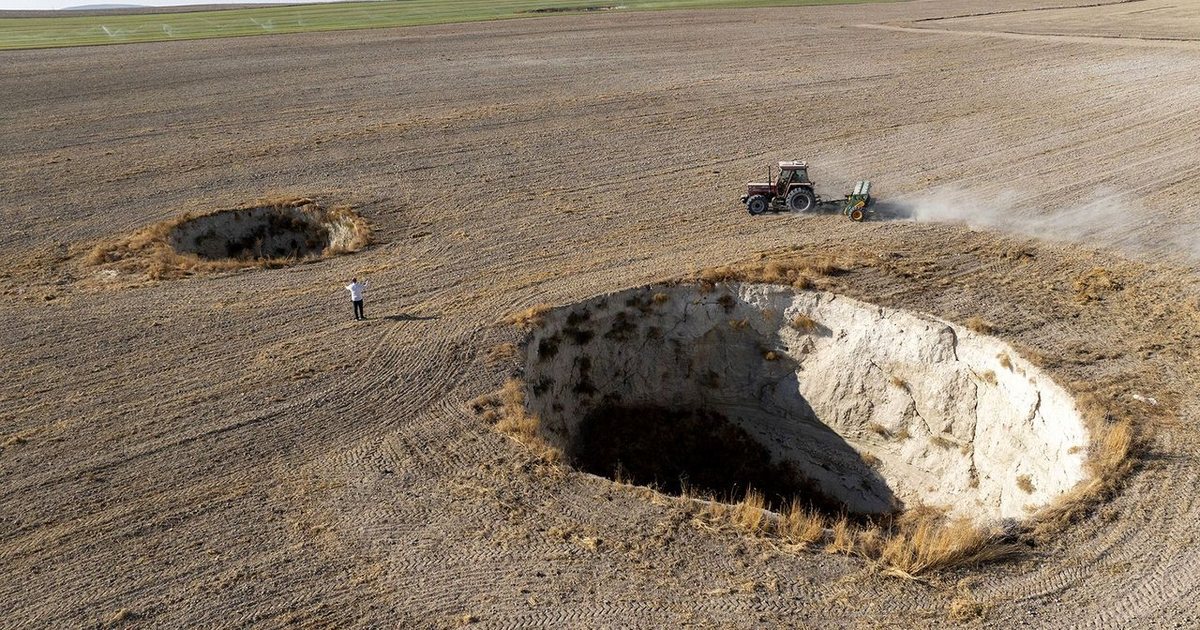 Ngrohja globale  Thatësirat po transformojnë peizazhin e Turqisë përmes gropave masive  FOTO 