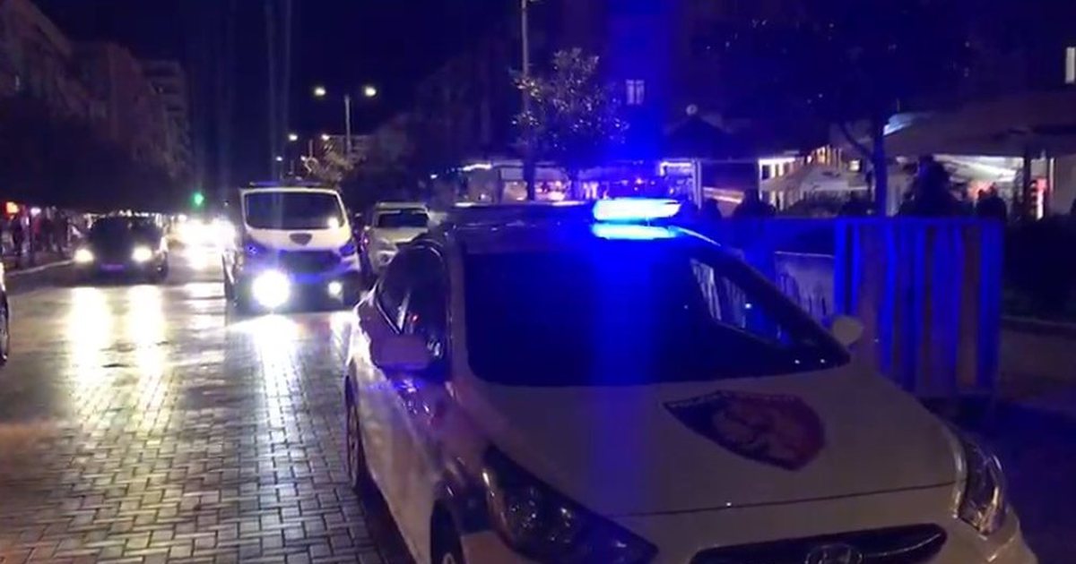 Tronditet Elbasani  plagosen tre të rinj pas një përplasje me armë