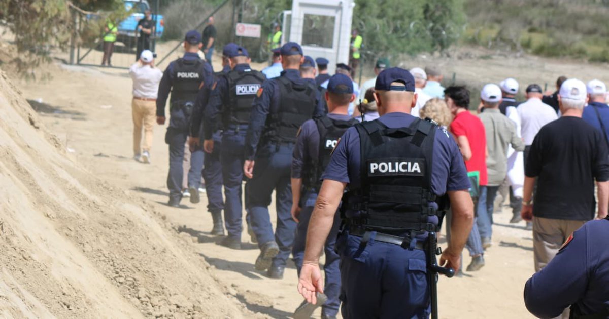 Qytetari i dhunuar gjatë protestës në Zvërnec  Skënder Hita pezullon drejtorin e Policisë së Vlorës