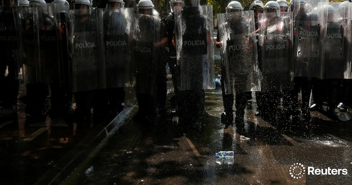 ish-oficeri-i-policise-thirrje-kolegeve-mos-perdorni-dhune-ndaj-protestuesve-ndryshe-me-100-200-djem-ua-tregojme-ne-teknikat-dhe-taktikat