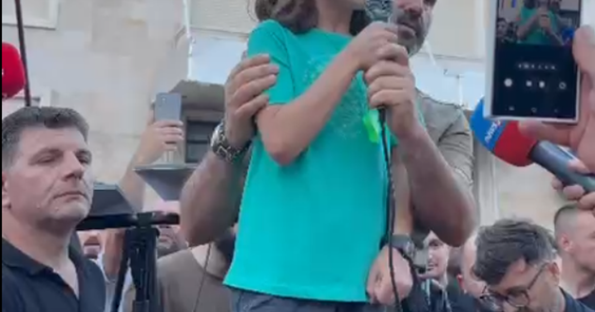  E duam natyrën  mbrojeni për ne   në protestë edhe fëmijët  vogëlushi thirrje Ramës  Dorëhiqu  dorëhiqu 