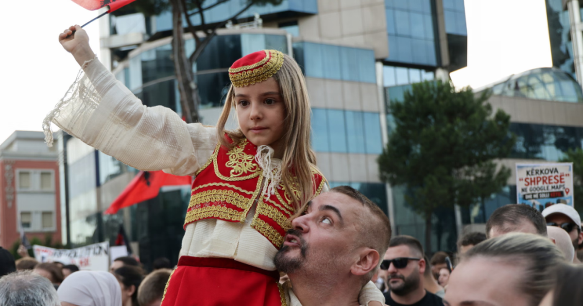 Protestat  Shqipëria mund t i japë Europës një mësim për vetërespektin