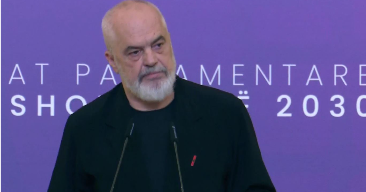 Rama blogerëve  Sheshi i protestës  studio për të ushqyer algoritmin  treg për  likes 