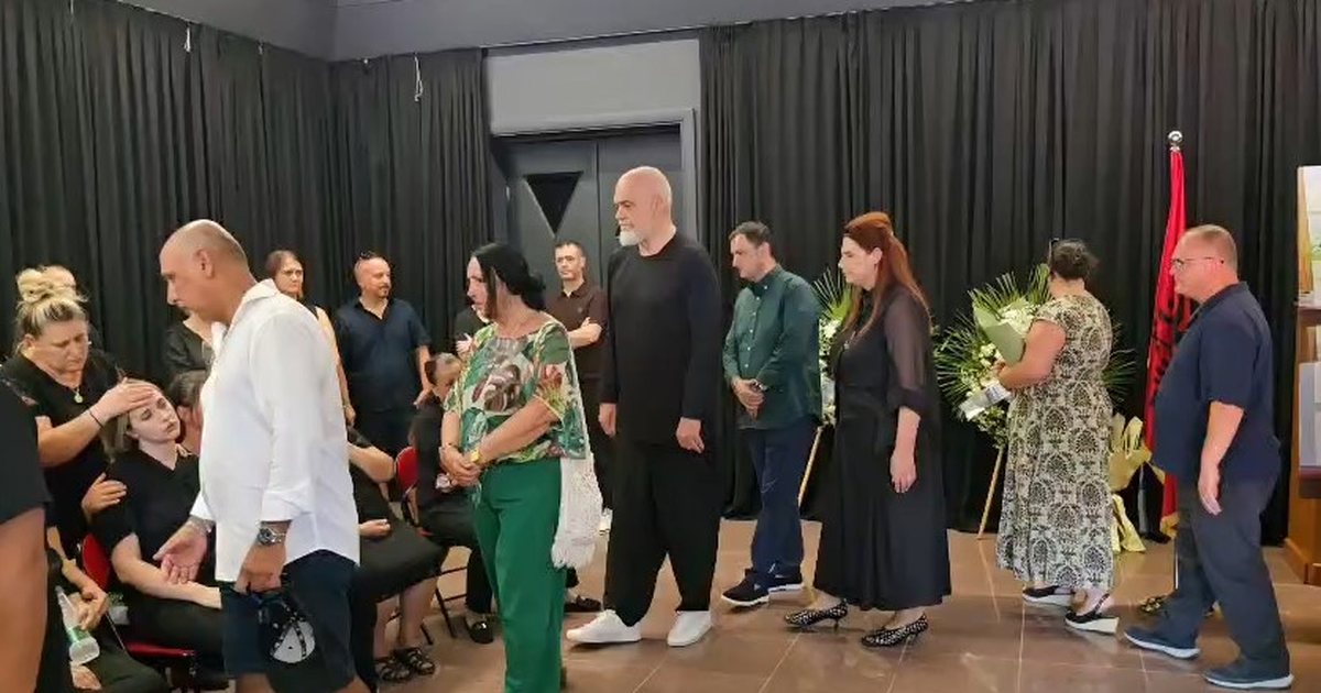 Lamtumira për Enrik Mehmetin  Kryeministri Rama merr pjesë në homazhet në teatrin  Petro Marko 
