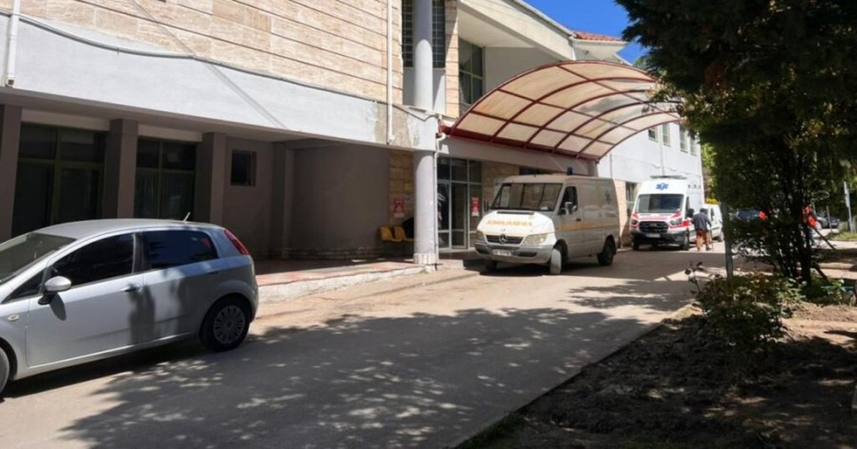 Tragjike në Korçë  Shkoi te motra për vizitë  por rrëshqiti në tualet  humb jetën 62 vjeçari 