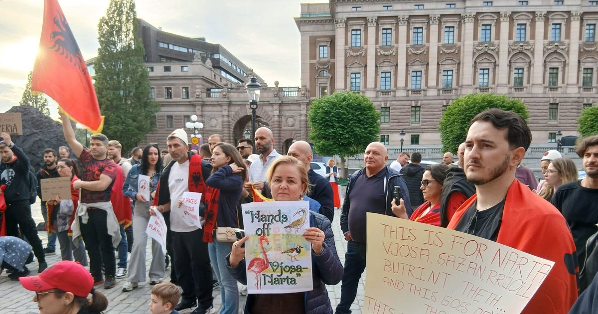 FOTOT  Shqiptarët  protestë edhe në Norvegji dhe Suedi