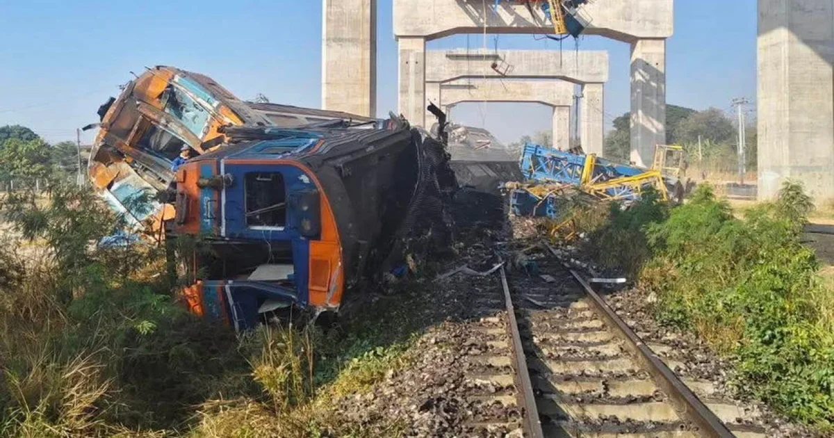 Tragjedi në Tailandë  vinçi bie mbi trenin e pasagjerëve  22 të vdekur  dhjetëra të tjerë të plagosur