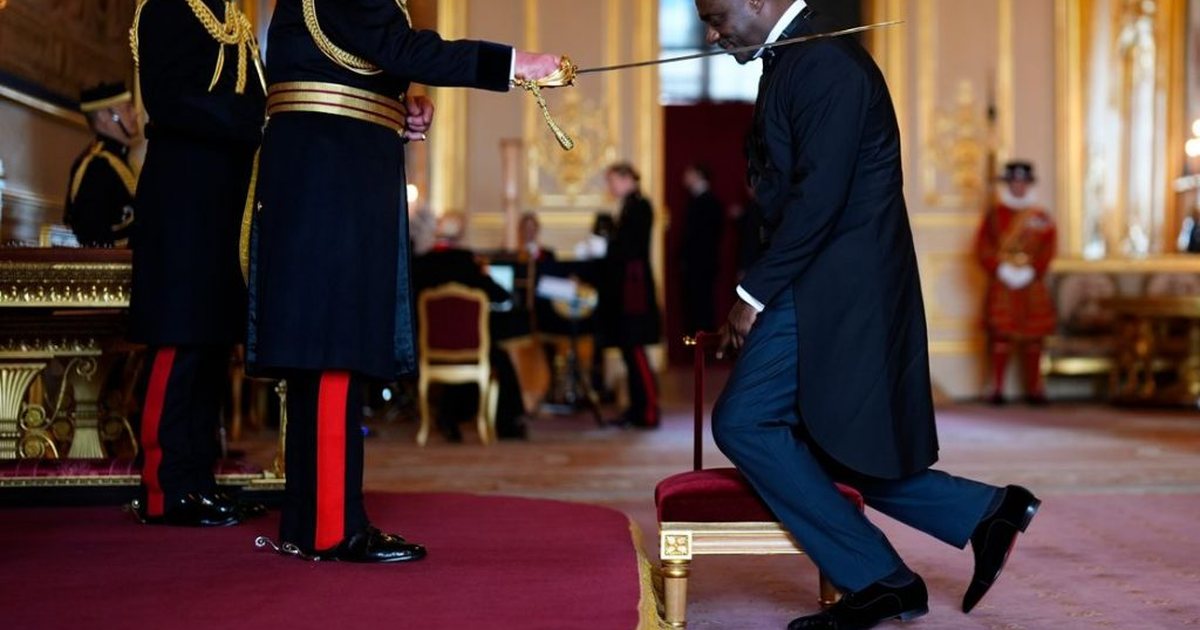 Idris Elba nderohet me titullin  Kalorës  nga mbreti Charles III