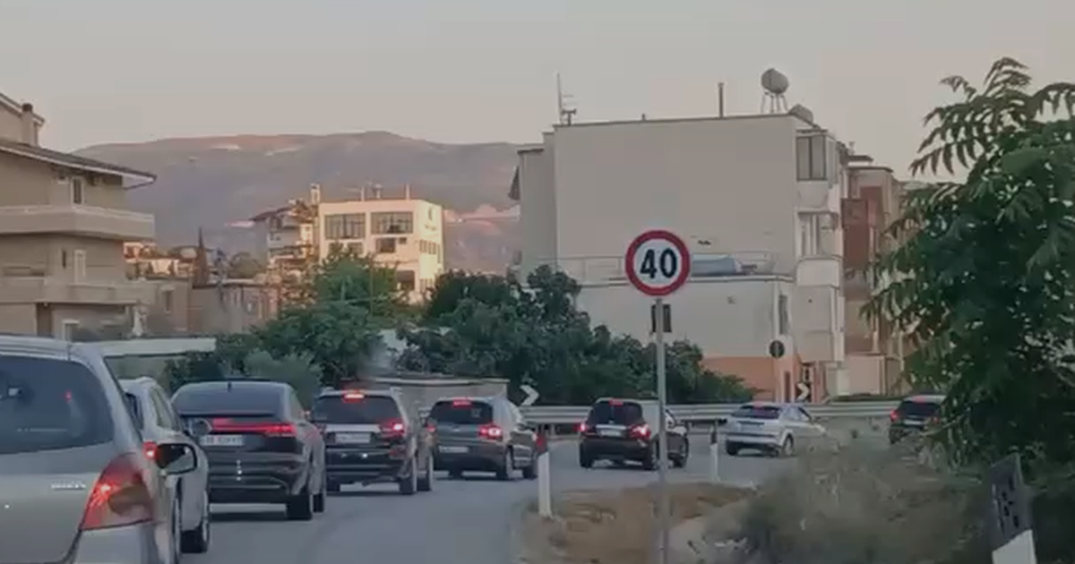 Trafik kilometrik në dalje të Vlorës