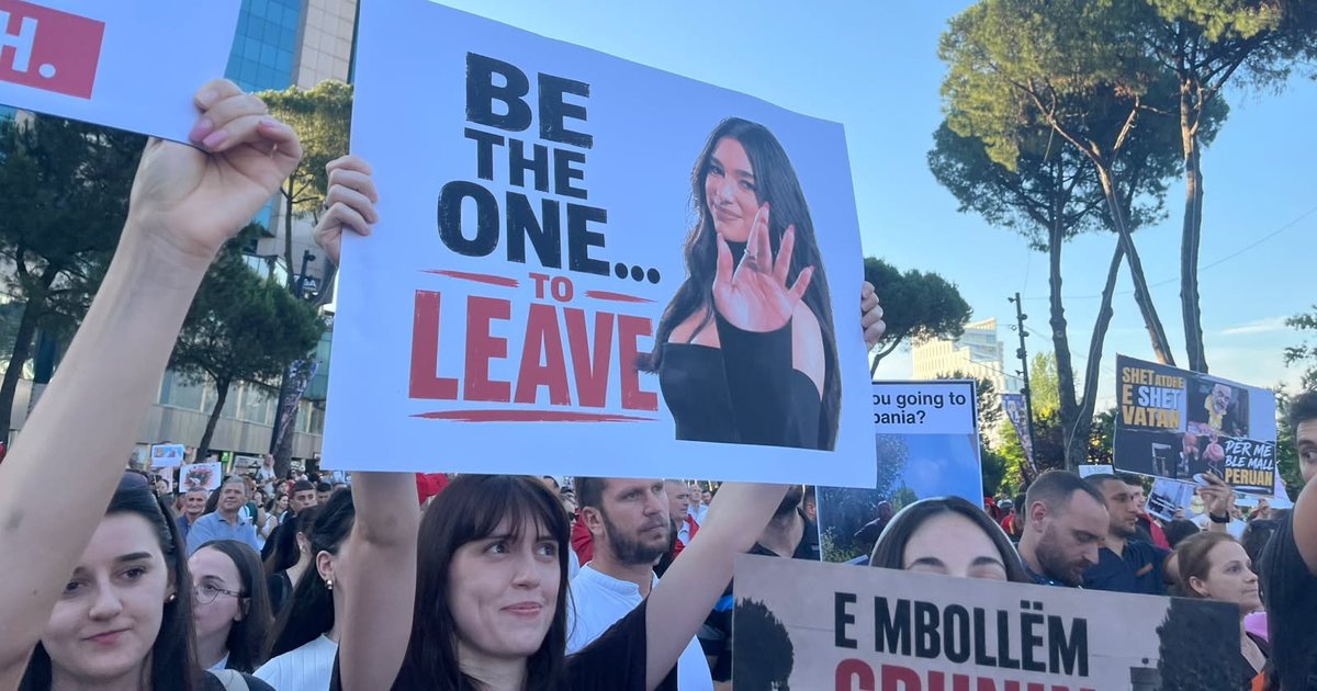 Nga bulevardi në rrjetet sociale  Fuqia e memeve të protestës