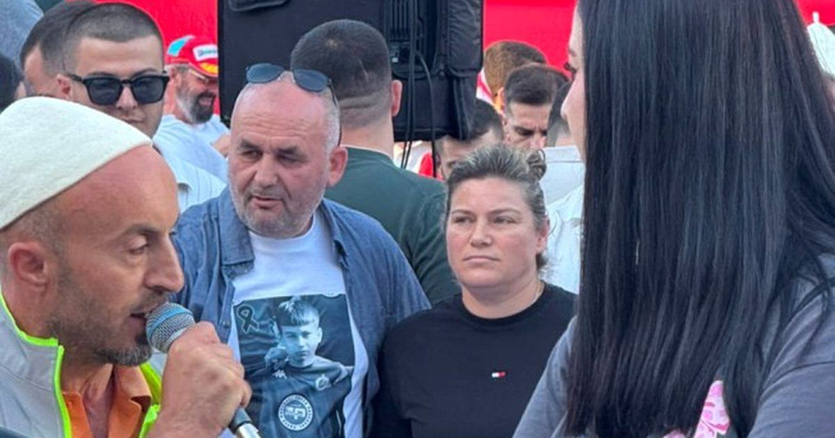  E çova në shkollë dhe nuk m u kthye   Nëna e Martin Canit mesazh në protestë  Jam me ju për fëmijën tim dhe fëmijët shqiptarë