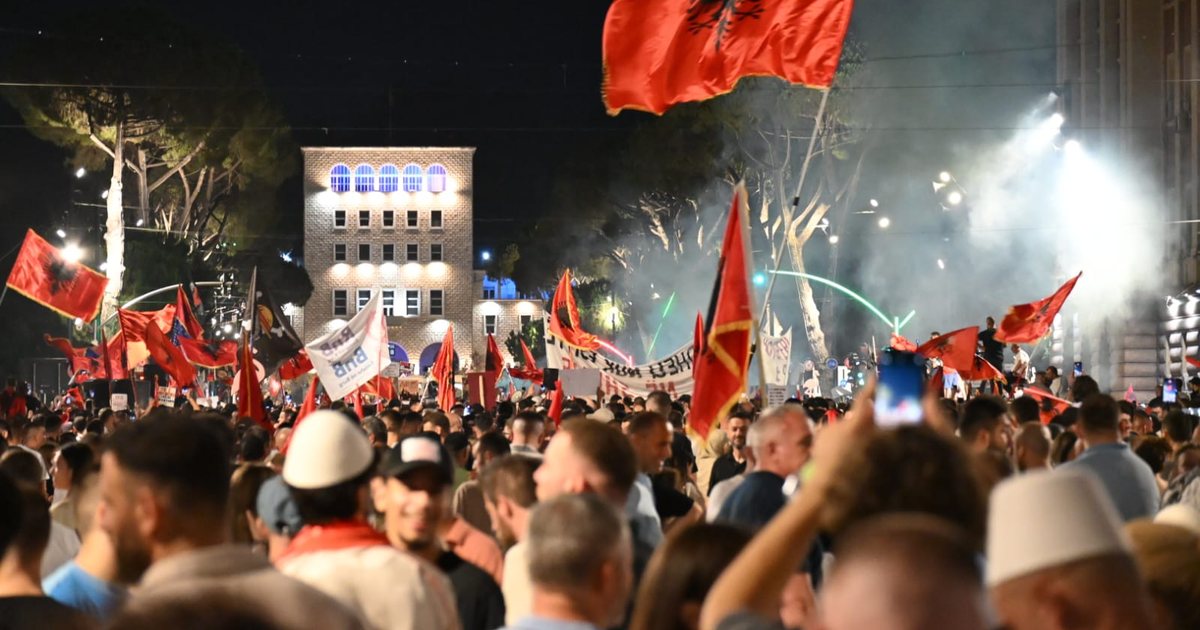 A do të prodhojë  revolucioni i flamingove  një forcë të re politike 
