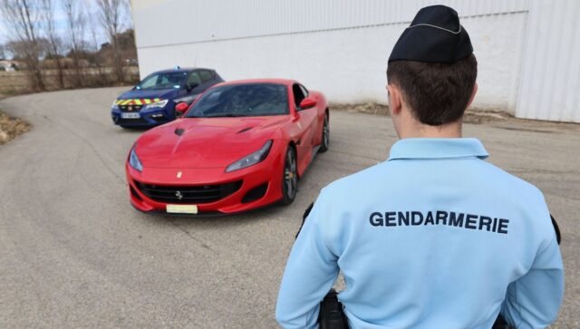 Ishte i “pastrehë”, por kapet me Ferrari, skandali që po