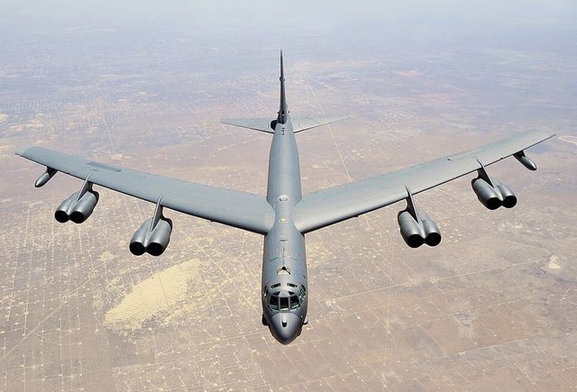 Orë vendimtare për Trump, bombarduesit amerikanë pranë