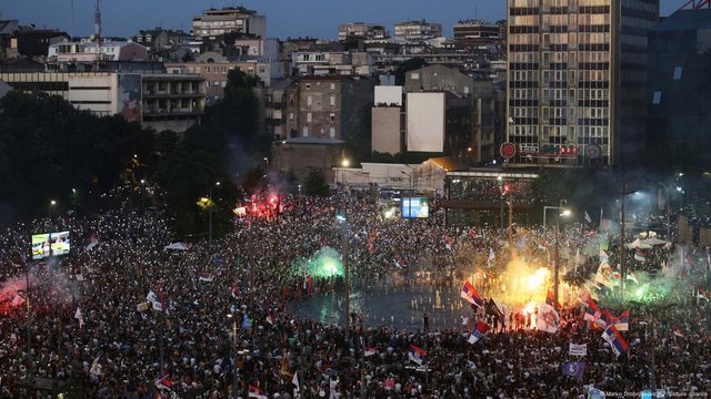 Rebelim, rënie e mbështetjes, dhunë dhe arrestime: A