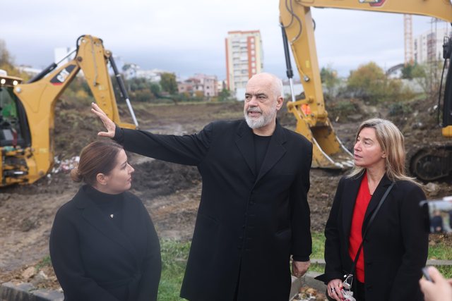 FOTOLAJM/ Policia belge arrestoi rektoren Federica Mogherinin, bie faqja e