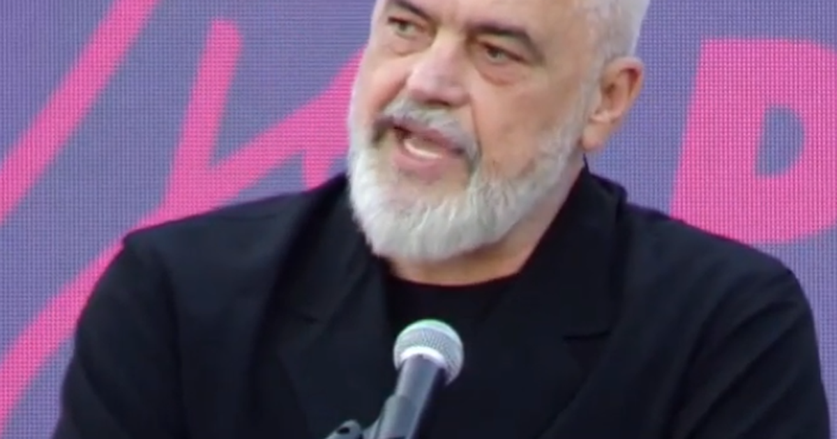 Qytetarët para Kryeministrisë  Rama nga Berati  Protestohet në Tiranë  por kush e ka hequr Zvërnecin