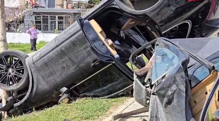 Aksident në Vlorë, drejtuesi i “Porsche” humbet