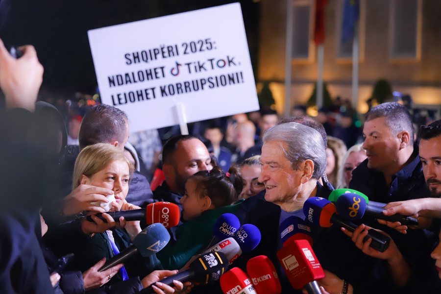 Protesta për mbylljen e “Tik Tok”, Berisha: Rama mori