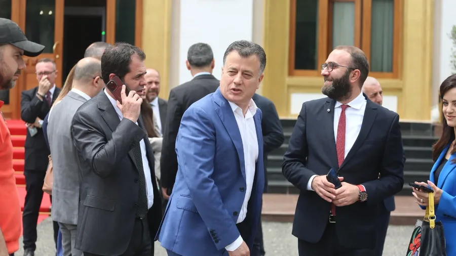 Çfarë nuk u pa në Kuvend! Buzëqeshje e