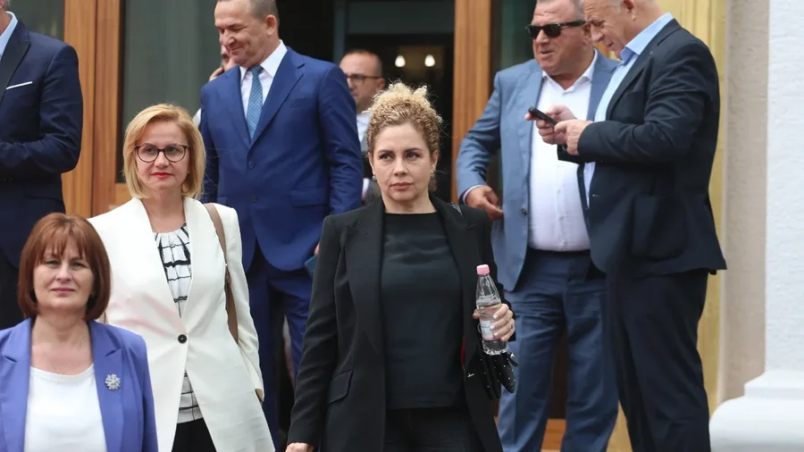 Çfarë nuk u pa në Kuvend! Buzëqeshje e