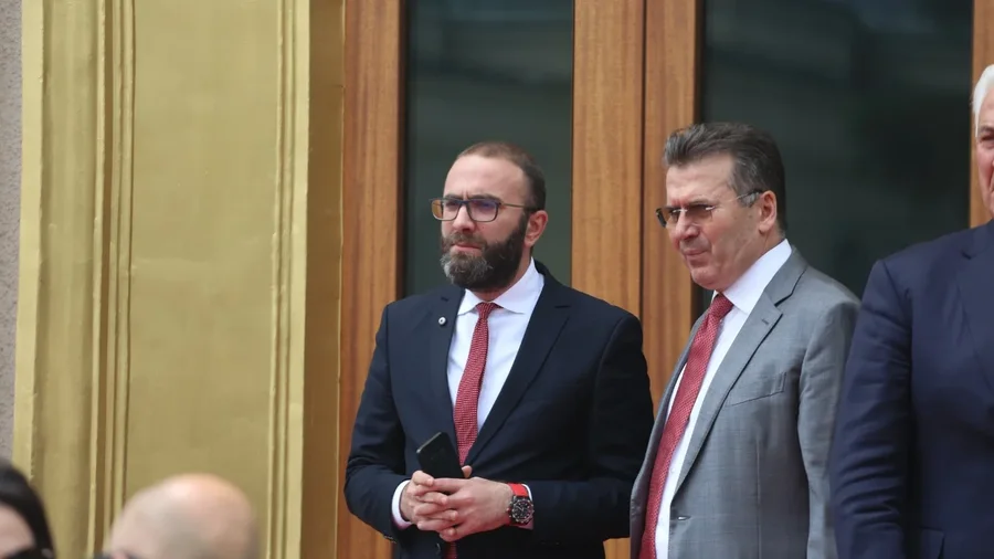Çfarë nuk u pa në Kuvend! Buzëqeshje e