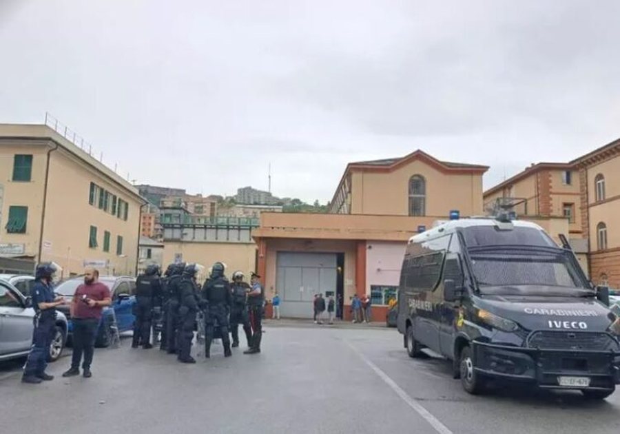 Trazira në burgun e Xhenovës! Dhjetëra të burgosur dalin